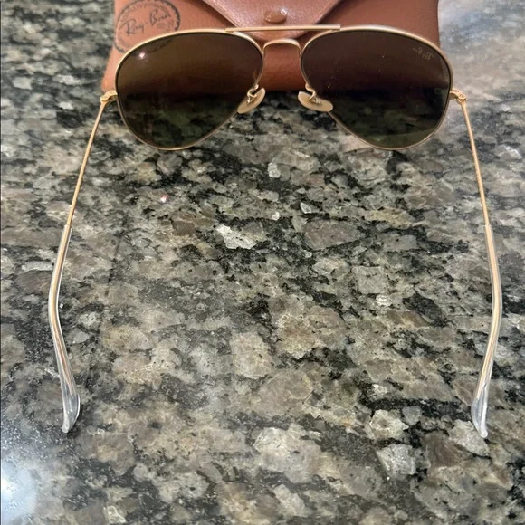 Ray-Ban Aviator Sunglasses with Gold Frame and Pink Lenses - Picture 3 of 3